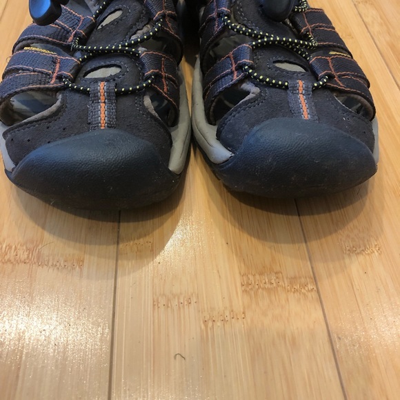 🎉Host Pick🎉Like-New Keen Kanyon Trail BLK/ORANGE Waterproof Sandals - Picture 6 of 8